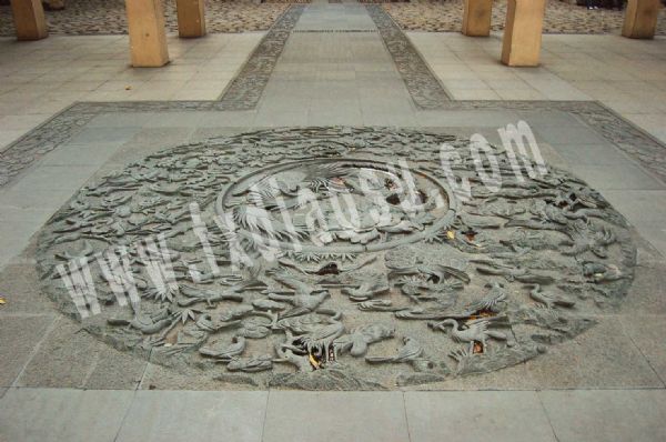 地面浮雕